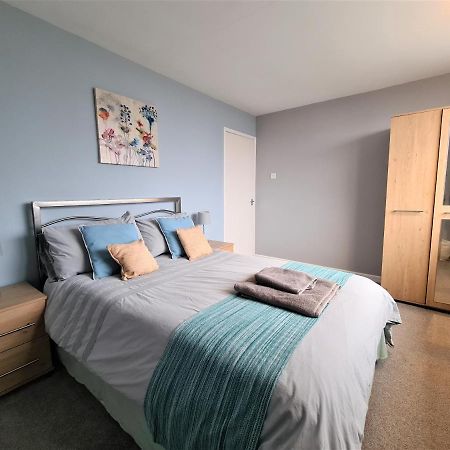 3 Bedroom Apartment Coventry - Hosted By Coventry Accommodation Exterior photo
