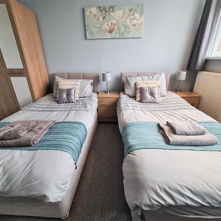 3 Bedroom Apartment Coventry - Hosted By Coventry Accommodation Exterior photo