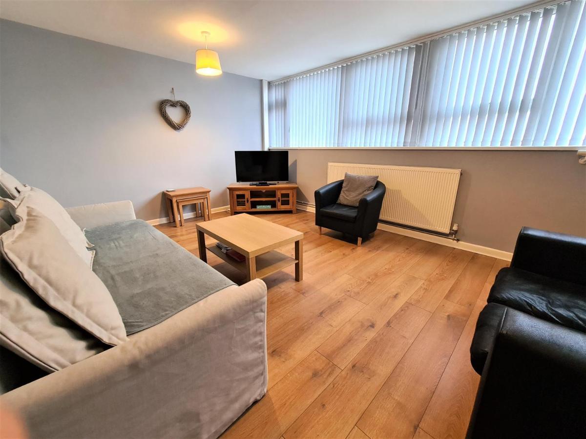 3 Bedroom Apartment Coventry - Hosted By Coventry Accommodation Exterior photo