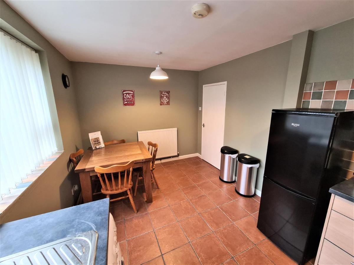 3 Bedroom Apartment Coventry - Hosted By Coventry Accommodation Exterior photo
