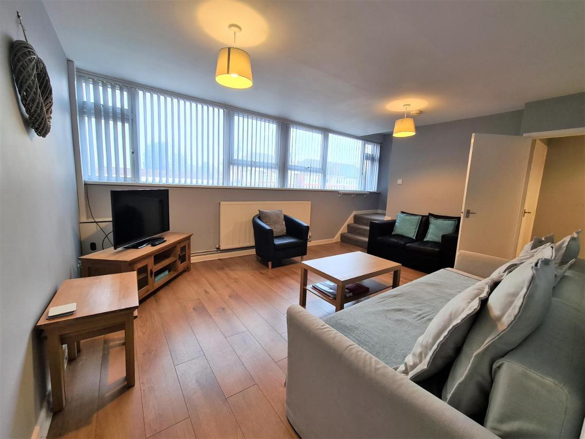 3 Bedroom Apartment Coventry - Hosted By Coventry Accommodation Exterior photo