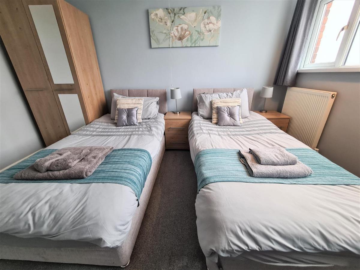 3 Bedroom Apartment Coventry - Hosted By Coventry Accommodation Exterior photo