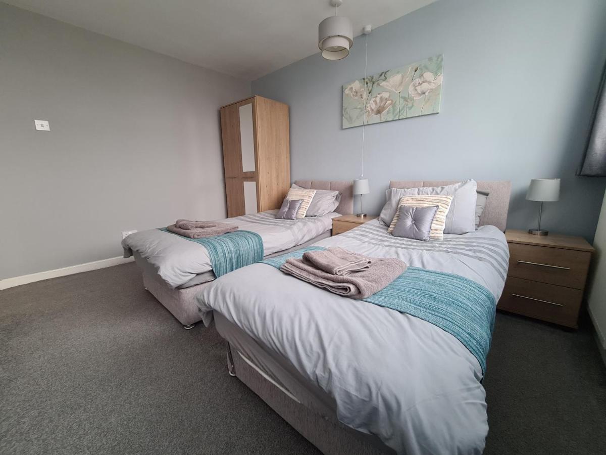 3 Bedroom Apartment Coventry - Hosted By Coventry Accommodation Exterior photo