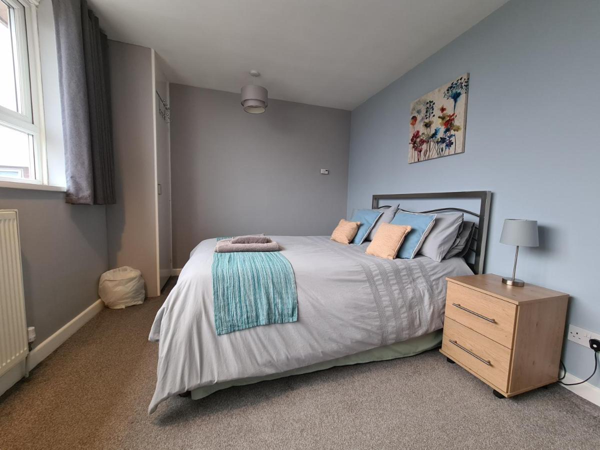 3 Bedroom Apartment Coventry - Hosted By Coventry Accommodation Exterior photo